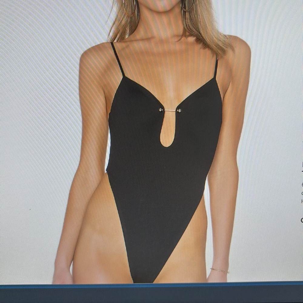 h:ours Recolve Perry Black Bodysuit